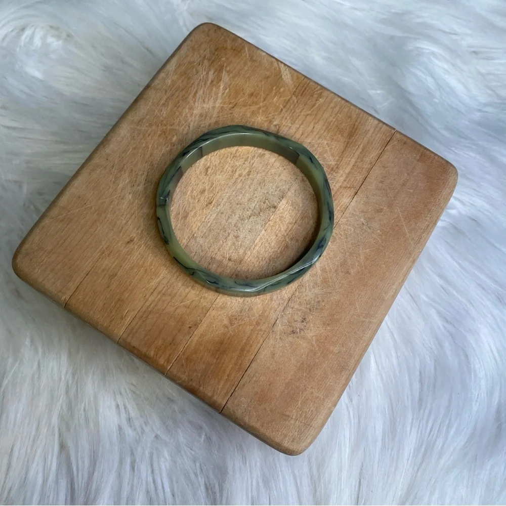 Vintage Acrylic Avocado Green Striped MCM Geometric Bangle Bracelet